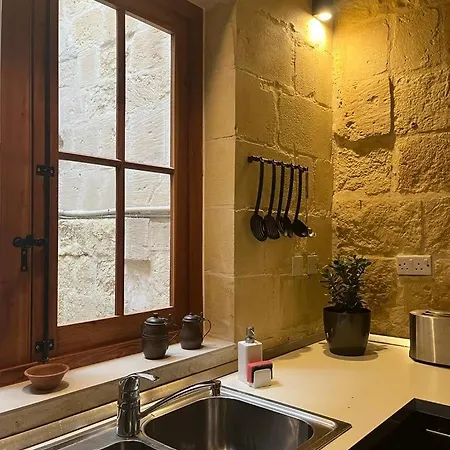 A Remarkable 500 Years Old House Of Character * Senglea