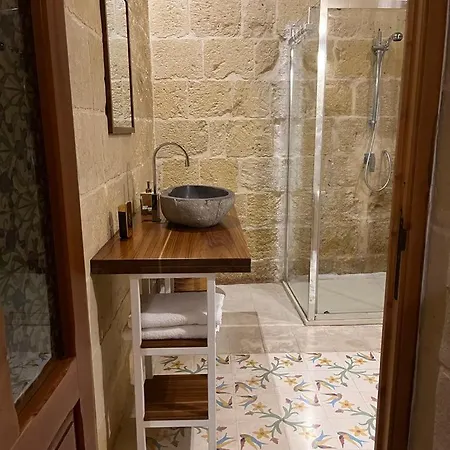 A Remarkable 500 Years Old House Of Character * Senglea