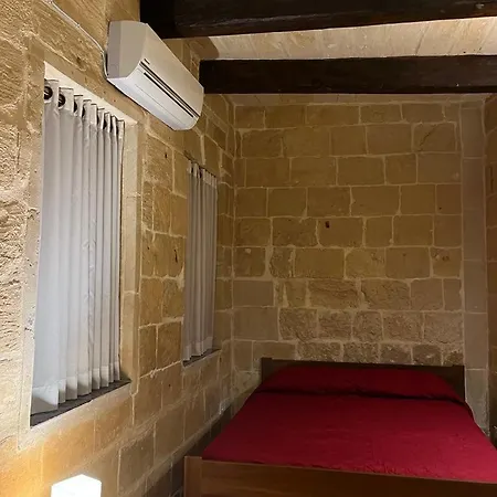 A Remarkable 500 Years Old House Of Character * Senglea
