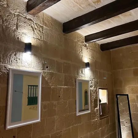 A Remarkable 500 Years Old House Of Character * Senglea