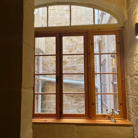 A Remarkable 500 Years Old House Of Character Casa vacanze Senglea