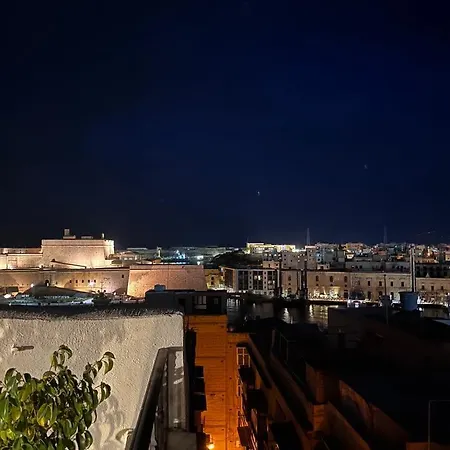 A Remarkable 500 Years Old House Of Character Senglea