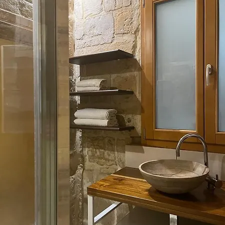 A Remarkable 500 Years Old House Of Character Senglea