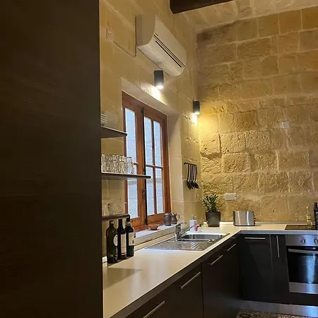 A Remarkable 500 Years Old House Of Character * Senglea