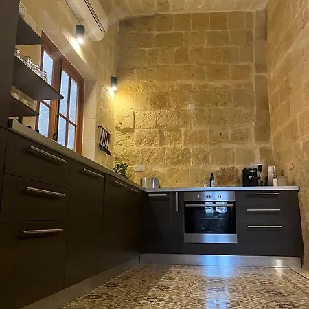 A Remarkable 500 Years Old House Of Character * Senglea