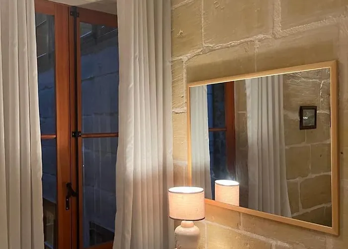 Hébergement de vacances '19, Kenn L-istorja' A Remarkable 500 Years Old House Of Character