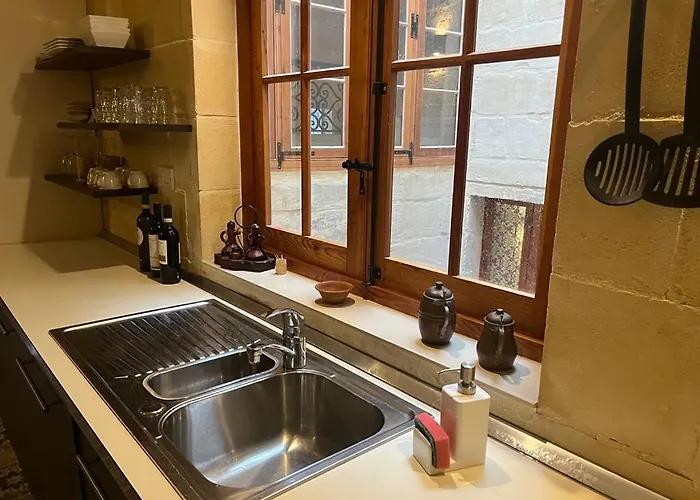 '19, Kenn L-istorja' A Remarkable 500 Years Old House Of Character Hébergement de vacances *