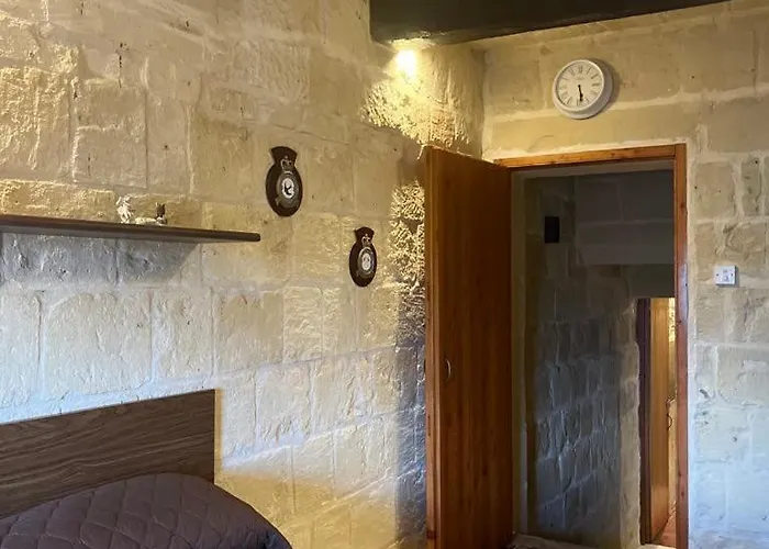 '19, Kenn L-istorja' A Remarkable 500 Years Old House Of Character Hébergement de vacances Isla