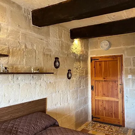 Σπίτι διακοπών '19, Kenn L-istorja' A Remarkable 500 Years Old House Of Character *