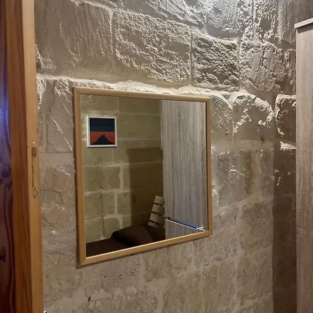 Σπίτι διακοπών '19, Kenn L-istorja' A Remarkable 500 Years Old House Of Character