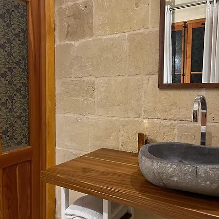 Σπίτι διακοπών '19, Kenn L-istorja' A Remarkable 500 Years Old House Of Character *