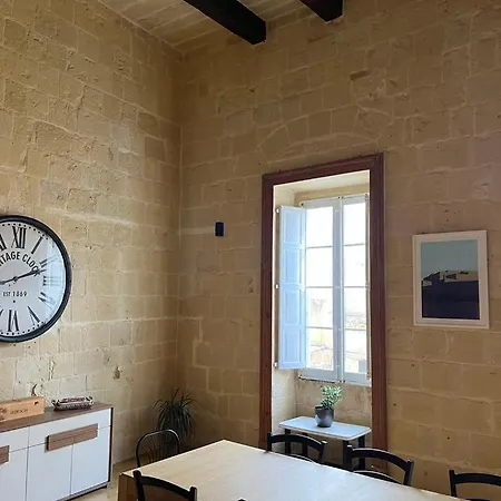 Σπίτι διακοπών '19, Kenn L-istorja' A Remarkable 500 Years Old House Of Character