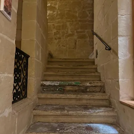 '19, Kenn L-istorja' A Remarkable 500 Years Old House Of Character *