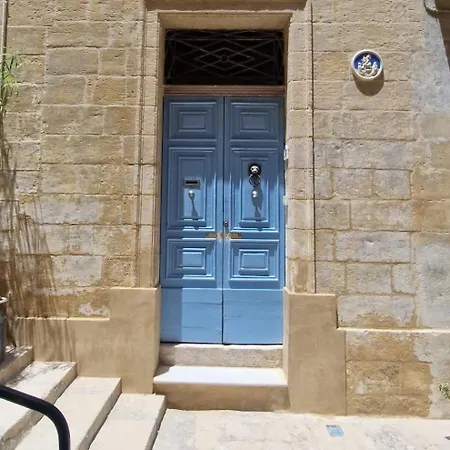 A Remarkable 500 Years Old House Of Character Feriehus Senglea