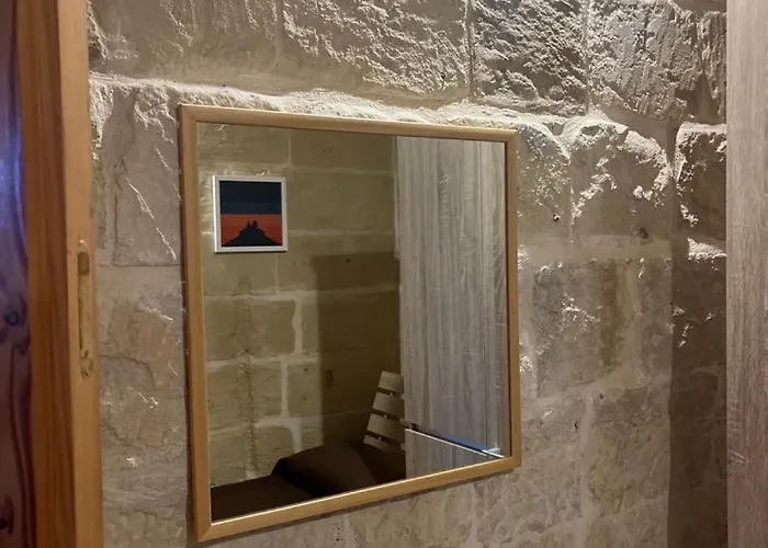 度假居 '19, Kenn L-istorja' A Remarkable 500 Years Old House Of Character